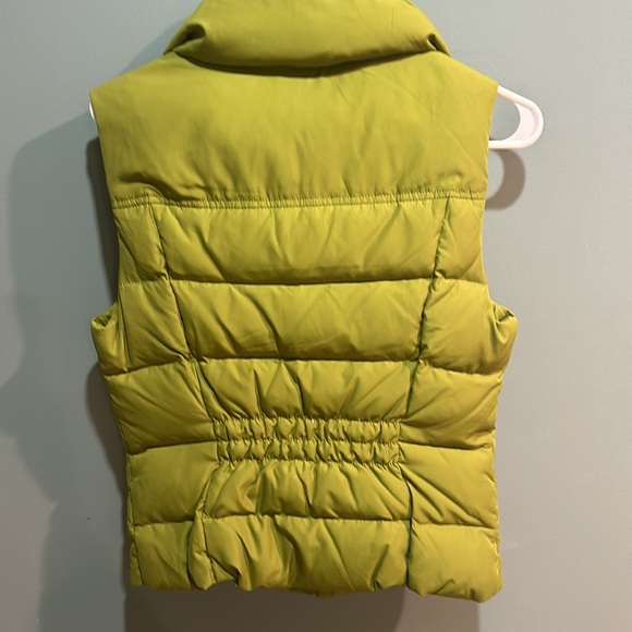 Abercrombie and Fitch puffer jacket, sleeveless size medium. - Picture 6 of 7